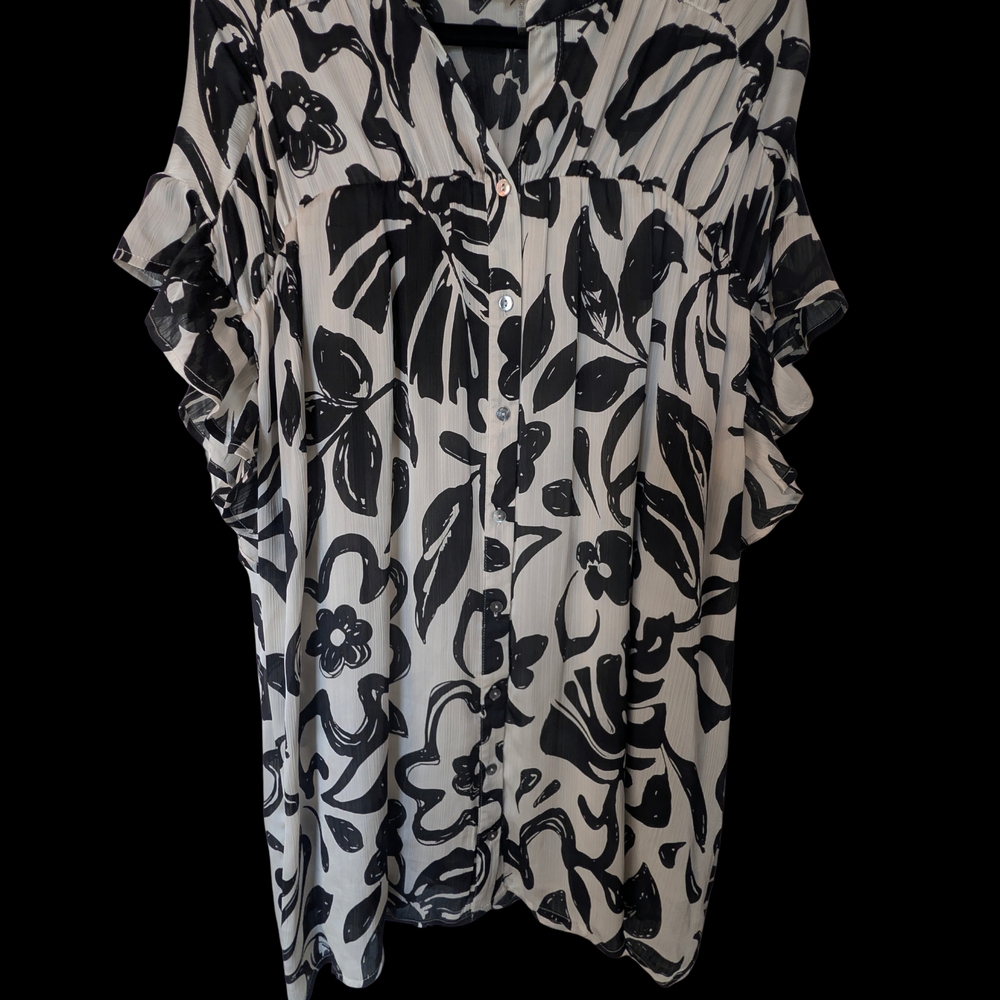 entro Black & White Floral Button-Front Blouse